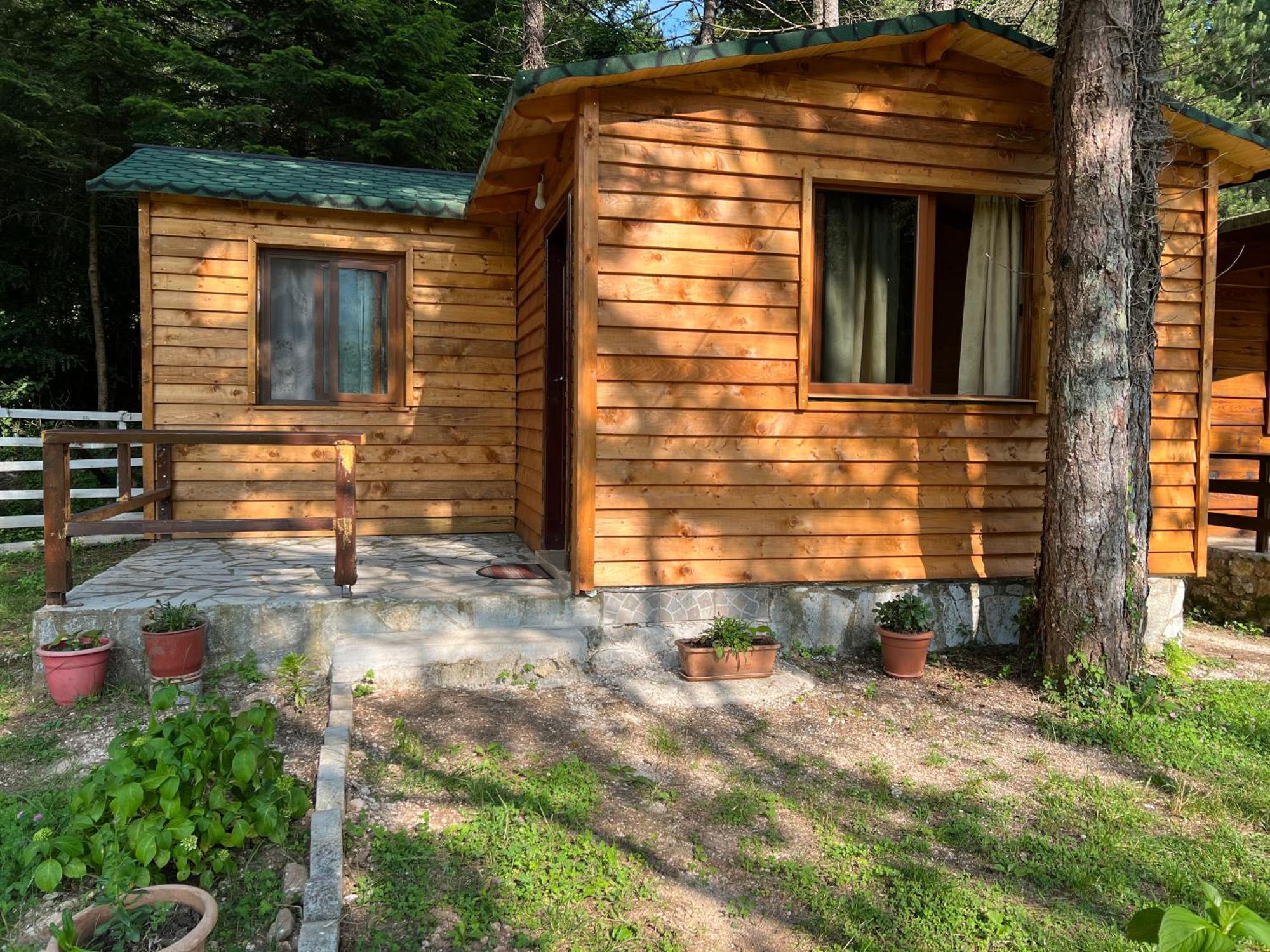 Bujtina Uji I Panjes, Log Cabins Dukat Exterior foto